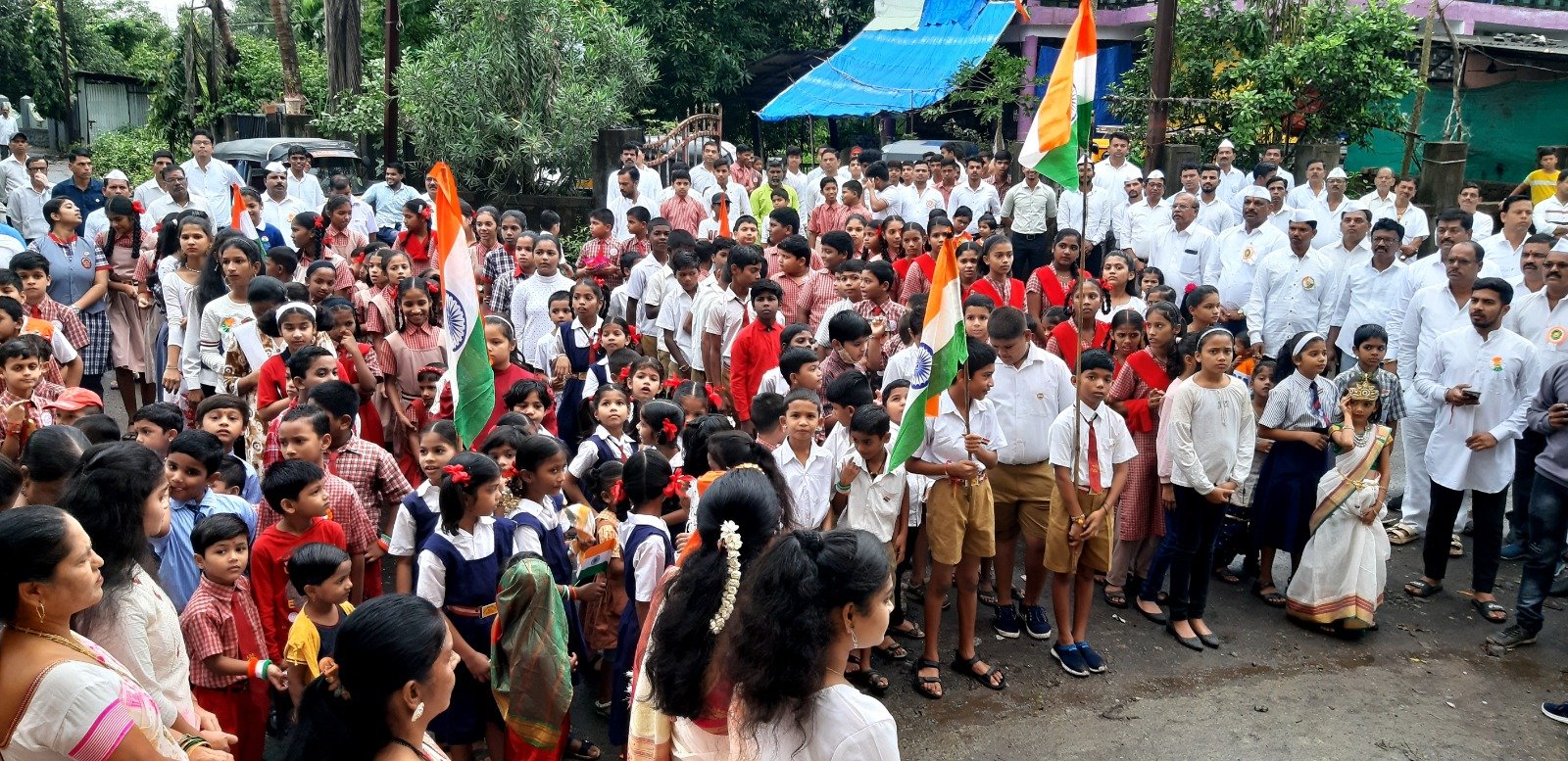 स्वातंत्र्यदिनानिमित्त शालेय विद्यार्थ्यांचा देशभक्तीपर कार्यक्रम